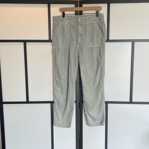 Joe's Jeans the honor high rise vintage straight utility
pants. Size 31